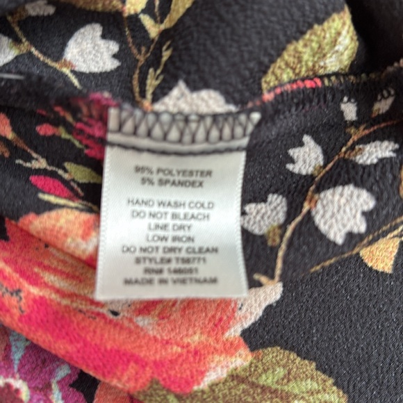 Lovely floral wrap top - Picture 4 of 5